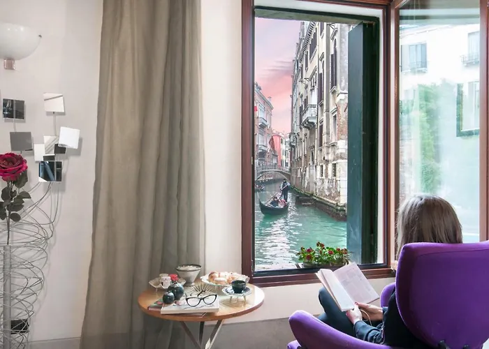 Casa Flavia Ai Morosini - Luxury Apartment With Canal View